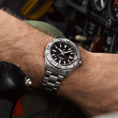 Breitling AVENGER AVENGER AUTOMATIC GMT 44