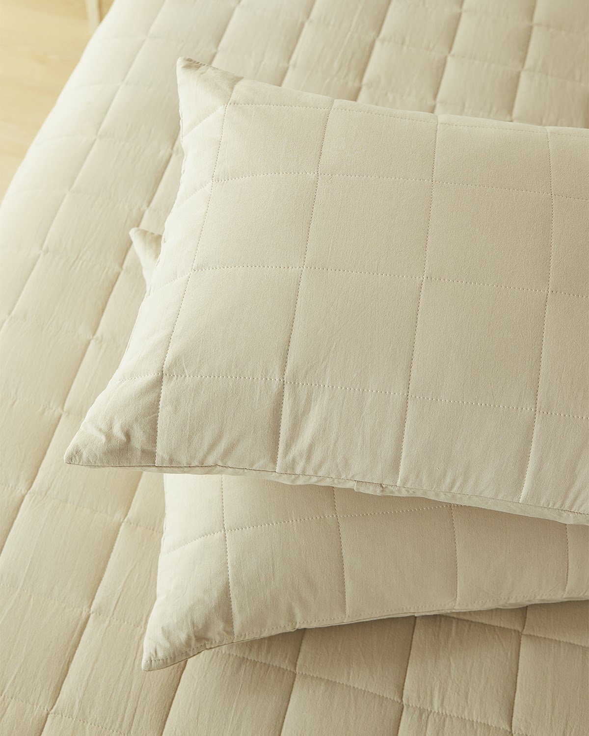 %100 Pamuk Kumaş Kapitoneli Bej Çok Amaçlı Çift Kişilik Yatak Örtüsü Seti 1 Adet 250 x 230 / 2 Adet 50 x 70 cm