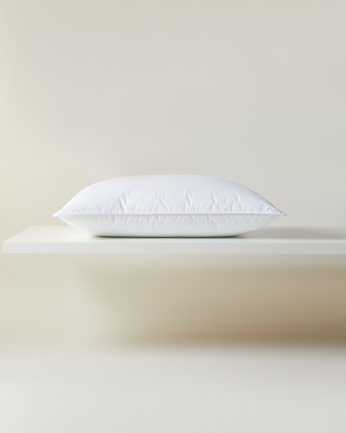 %100 Pamuk Kumaş Kaz Tüyü Konforunda Saten Biyeli 900 Gr Mikrojel Yastık 50 x 70 cm