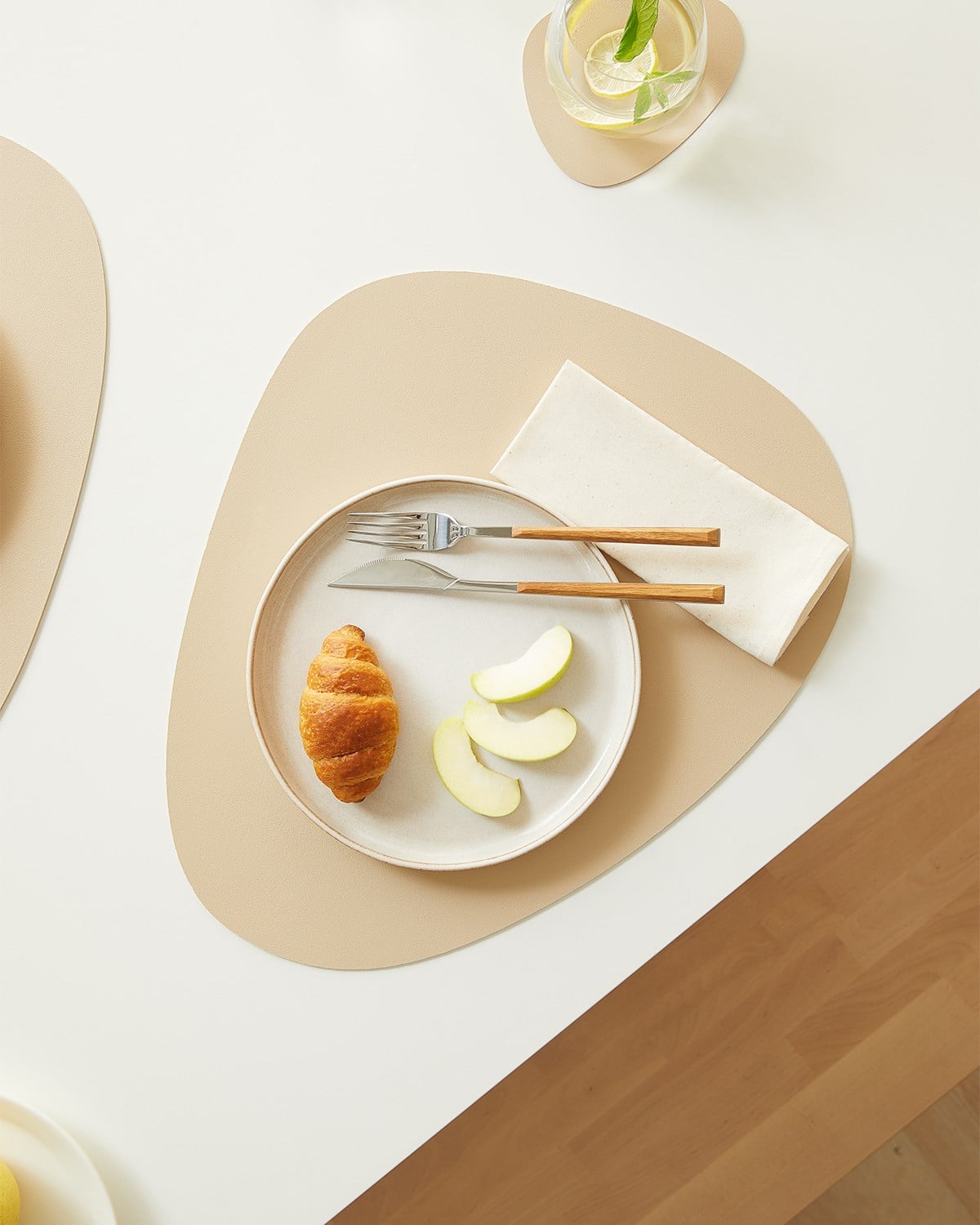4lü Bej/Taş Renk Suni Deri Amerikan Servis Set 45 x 36 cm