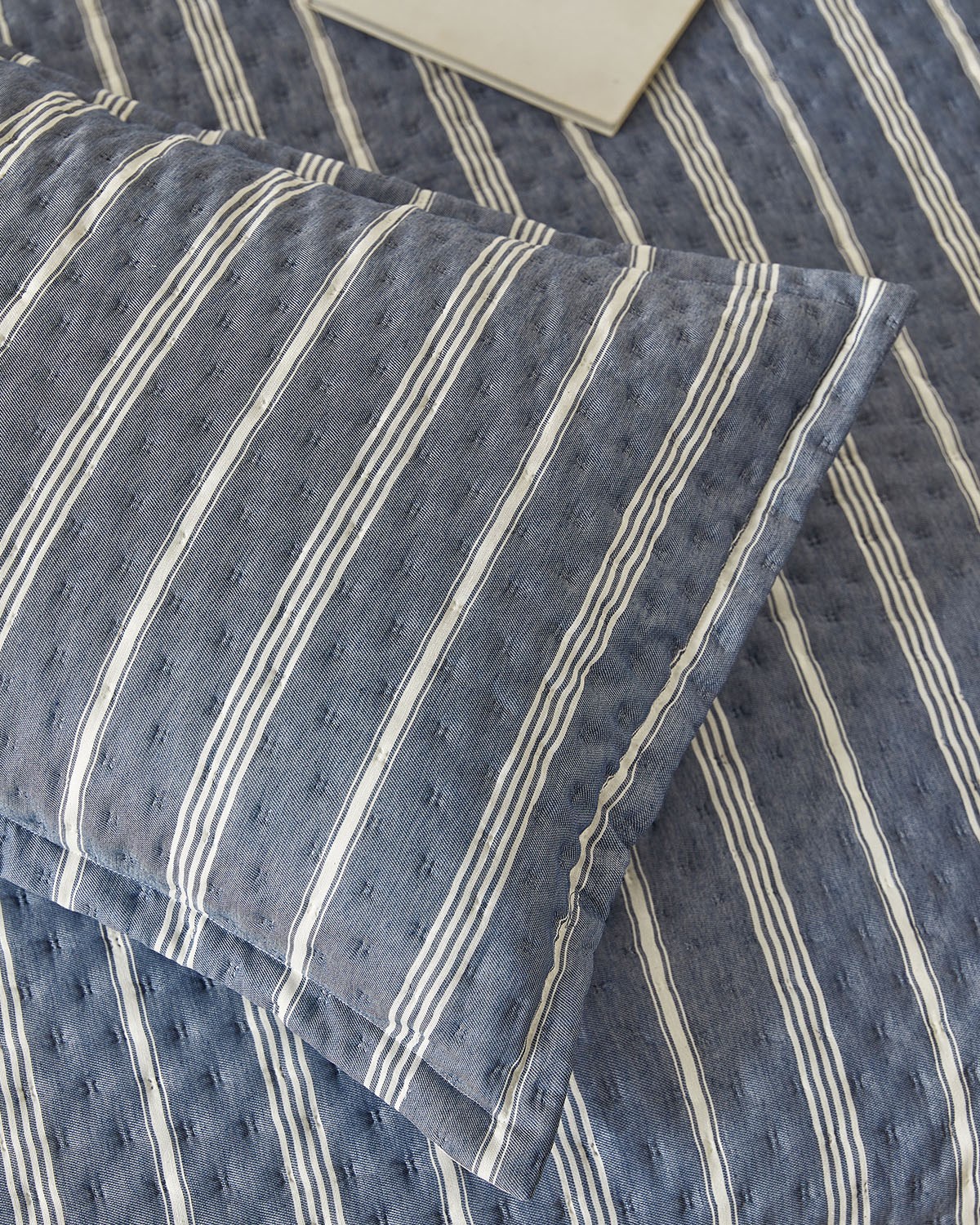 Pamuklu Kaapitoneli Lacivert Renk Çizgi Desen Tek Kişilik Yatak Örtüsü Seti 1 Adet 180 x 230 / 1 Adet 50 x 70 cm