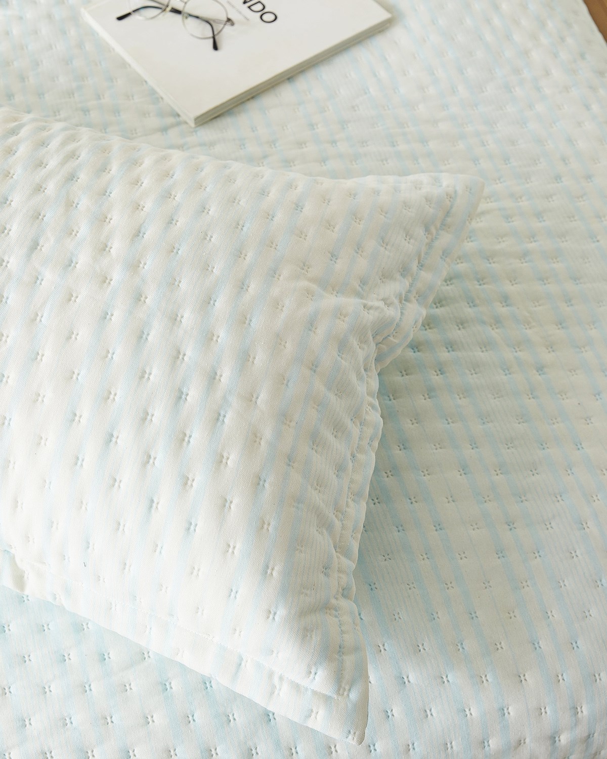 Pamuklu Kapitoneli Açık Mavi Renk Çizgi Desen Tek Kişilik Yatak Örtüsü Seti 1 Adet 180 x 230 / 1 Adet 50 x 70 cm