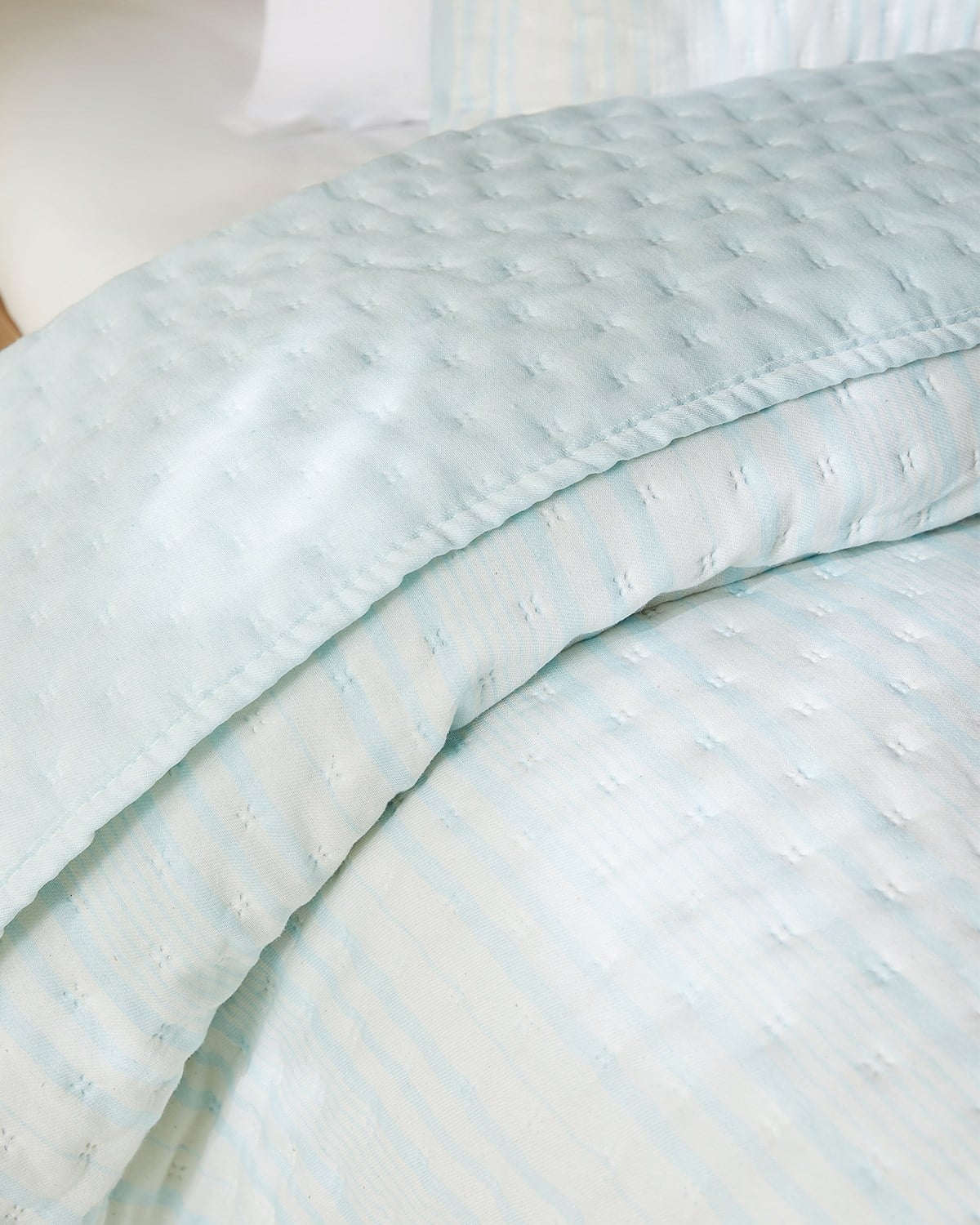 Pamuklu Kapitoneli Açık Mavi Renk Çizgi Desen Tek Kişilik Yatak Örtüsü Seti 1 Adet 180 x 230 / 1 Adet 50 x 70 cm