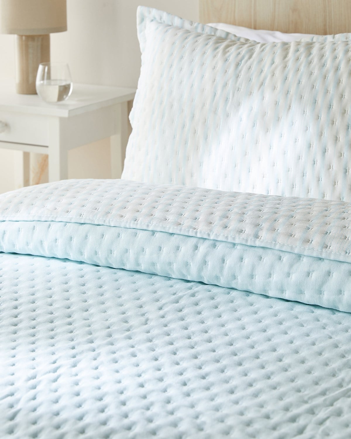 Pamuklu Kapitoneli Açık Mavi Renk Çizgi Desen Çift Kişilik Yatak Örtüsü Seti 1 Adet 250 x 230 / 2 Adet 50 x 70 cm