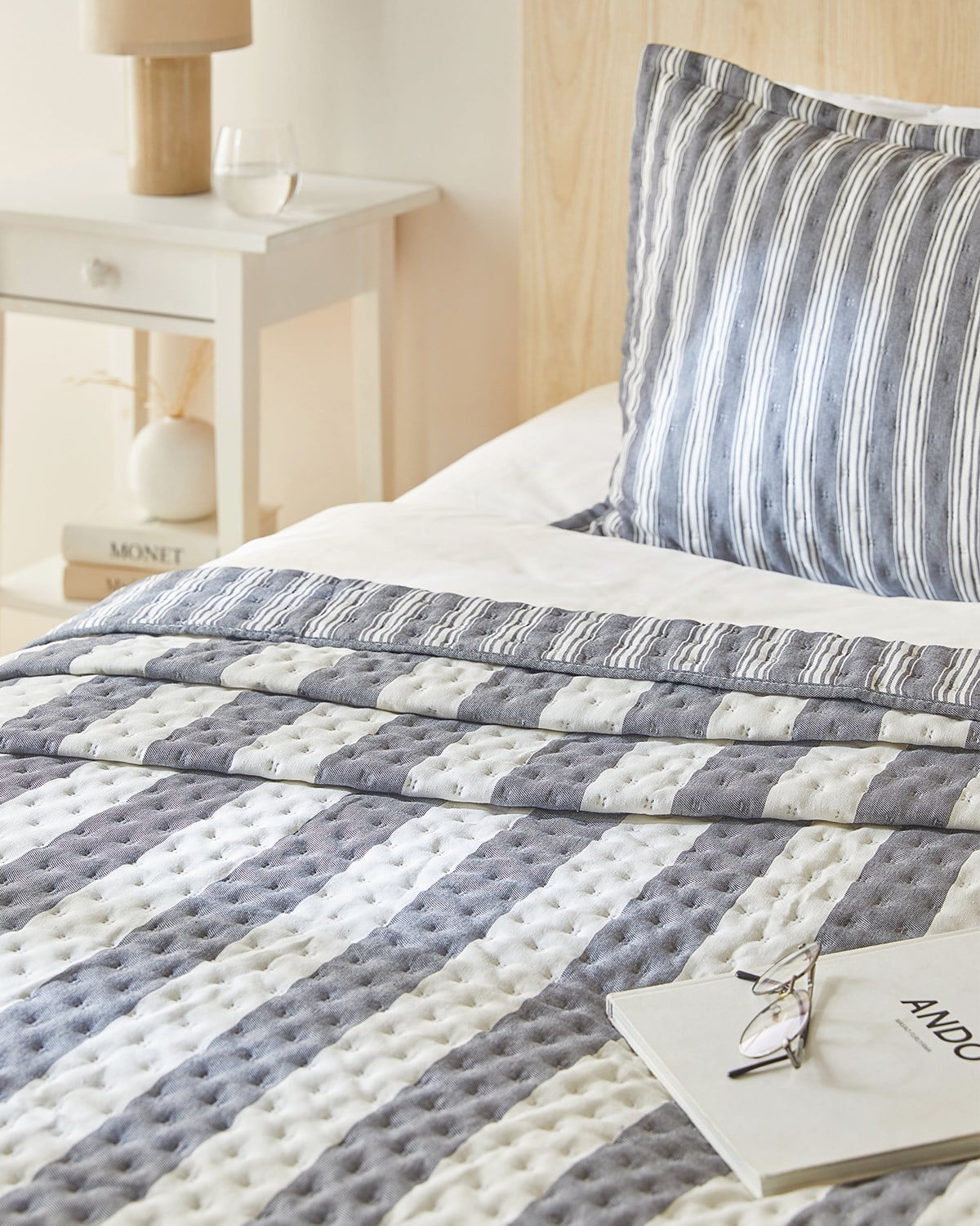 Pamuklu Kapitoneli Antrasit Renk Çizgi Desen Tek Kişilik Yatak Örtüsü Seti 1 Adet 180 x 230 / 1 Adet 50 x 70 cm