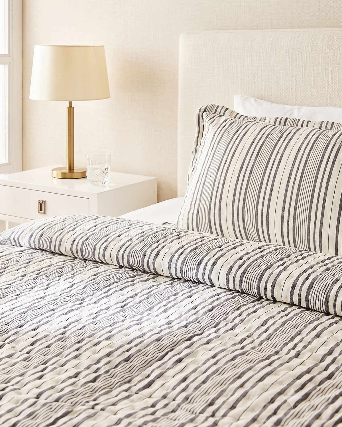 Pamuklu Kapitoneli Antrasit Renk Çizgi Desen Tek Kişilik Yatak Örtüsü Seti 1 Adet 180 x 230 / 1 Adet 50 x 70 cm
