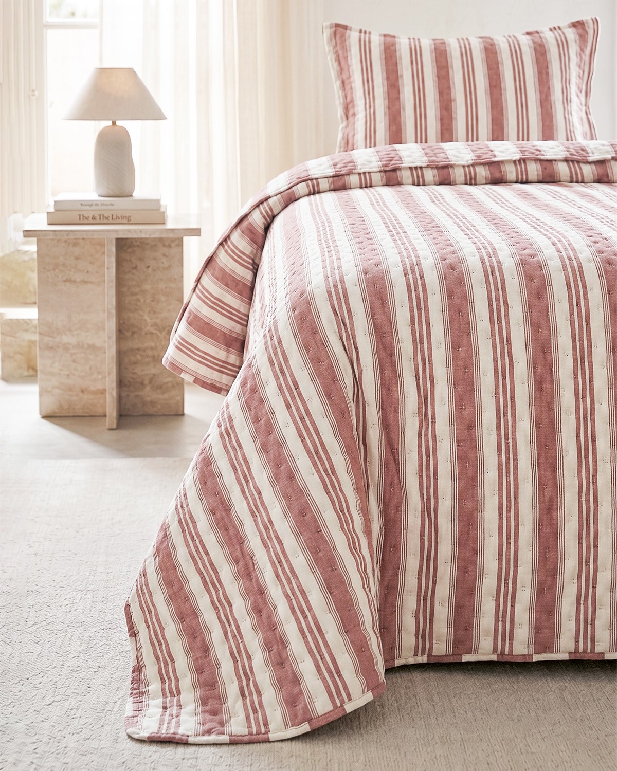 Pamuklu Kapitoneli Bordo Renk Çizgi Desen Tek Kişilik Yatak Örtüsü Seti 1 Adet 180 x 230 / 1 Adet 50 x 70 cm