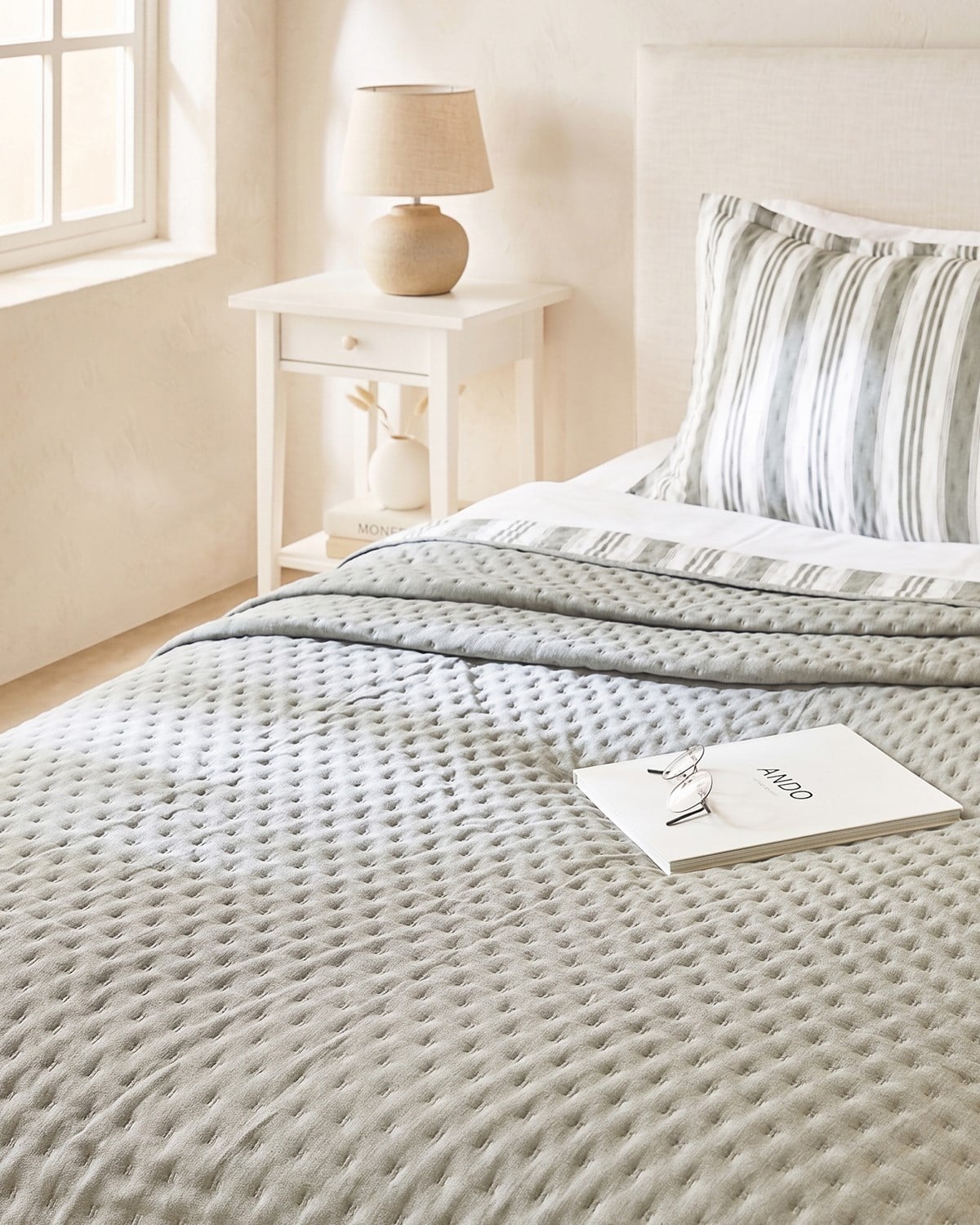 Pamuklu Kapitoneli Haki Renk Çizgi Desen Tek Kişilik Yatak Örtüsü Seti 1 Adet 180 x 230 / 1 Adet 50 x 70 cm
