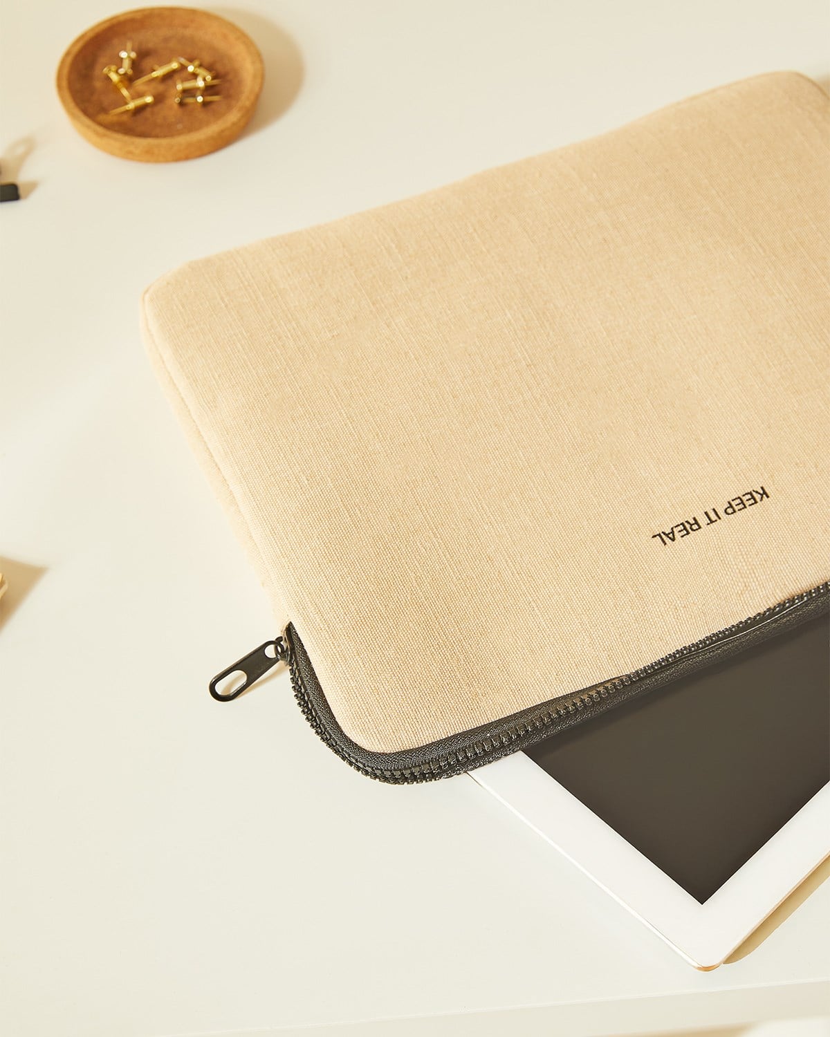 Su İtici Leke Tutmaz Jüt Keten Tablet Taşıma Çantası / Kılıfı 32.5 x 24 x 2 cm