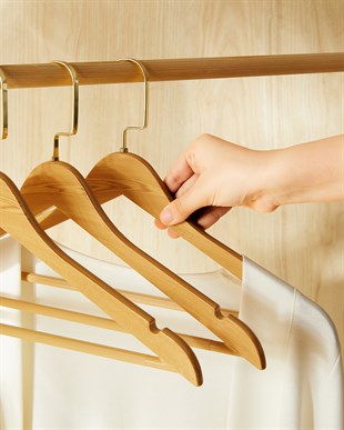 3lü Altın Kancalı Ahşap Görünümlü Plastik Giysi Askısı 25 x 44.5 x 1 cm