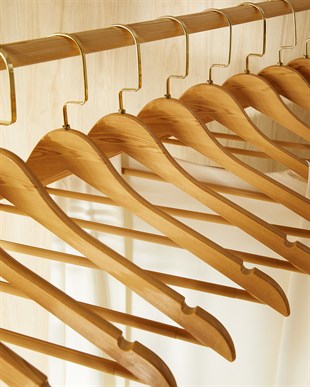 9lu Altın Kancalı Ahşap Görünümlü Plastik Giysi Askısı 25 x 44.5 x 1 cm