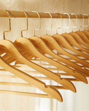 9lu Altın Kancalı Ahşap Görünümlü Plastik Giysi Askısı 25 x 44.5 x 1 cm