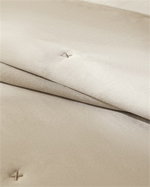 Nakışlı Bej Çift Kişilik Yatak Örtüsü Seti 1 Adet 250 x 230 / 2 Adet 50 x 70 cm