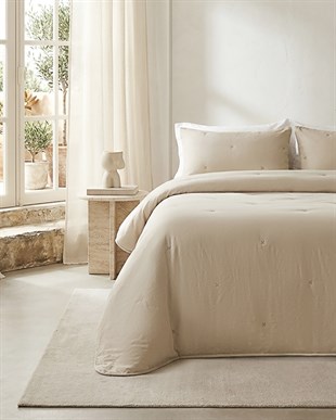 Nakışlı Bej Çift Kişilik Yatak Örtüsü Seti 1 Adet 250 x 230 / 2 Adet 50 x 70 cm