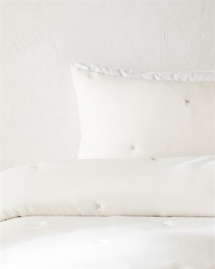 Nakışlı Ekru Çift Kişilik Yatak Örtüsü Seti 1 Adet 250 x 230 / 2 Adet 50 x 70 cm