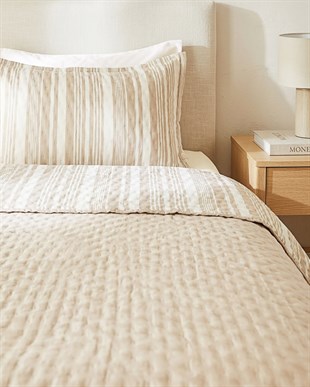 Pamuklu Kapitoneli Bej Renk Çizgi Desen Tek Kişilik Yatak Örtüsü Seti 1 Adet 180 x 230 / 1 Adet 50 x 70 cm