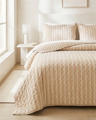 Pamuklu Kapitoneli Bej Renk Çizgi Desen Çift Kişilik Yatak Örtüsü Seti 1 Adet 250 x 230 / 2 Adet 50 x 70 cm