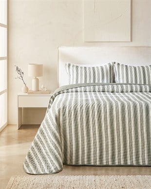 Pamuklu Kapitoneli Haki Renk Çizgi Desen Çift Kişilik Yatak Örtüsü Seti 1 Adet 250 x 230 / 2 Adet 50 x 70 cm