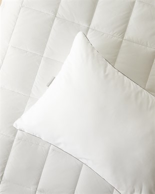 Pamuklu Saten Biyeli Mikrojel Yastık 50 x 70 cm