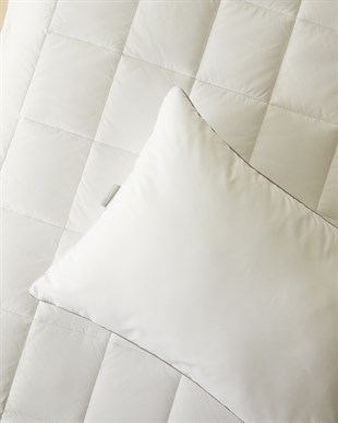 Pamuklu Saten Biyeli Mikrojel Yastık 50 x 70 cm