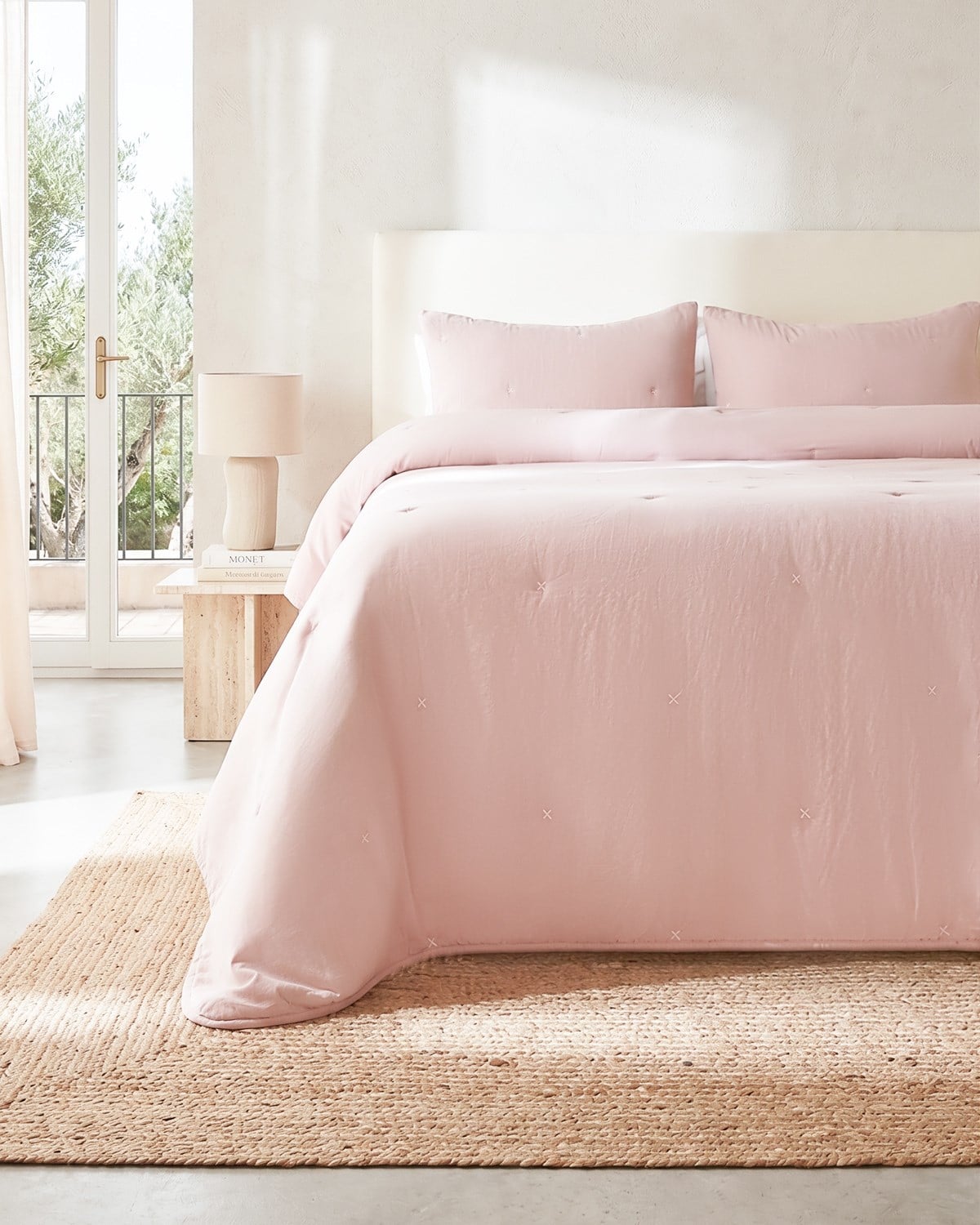 Nakışlı Pudra Çift Kişilik Yatak Örtüsü Seti 1 Adet 250 x 230 / 2 Adet 50 x 70 cm