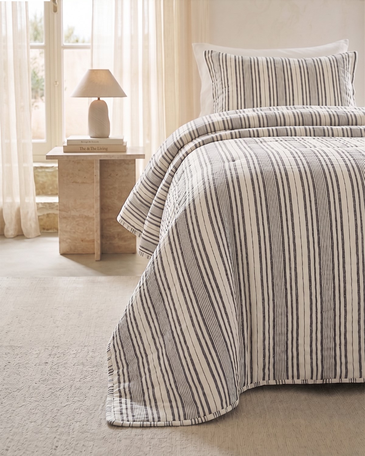 Pamuklu Kapitoneli Antrasit Renk Çizgi Desen Tek Kişilik Yatak Örtüsü Seti 1 Adet 180 x 230 / 1 Adet 50 x 70 cm
