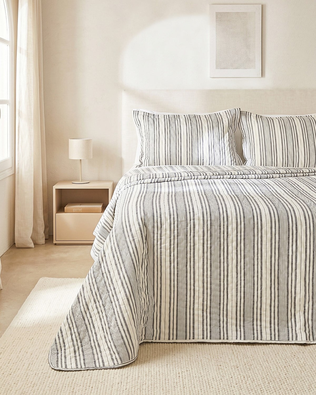 Pamuklu Kapitoneli Antrasit Renk Çizgi Desen Çift Kişilik Yatak Örtüsü Seti 1 Adet 250 x 230 / 2 Adet 50 x 70 cm