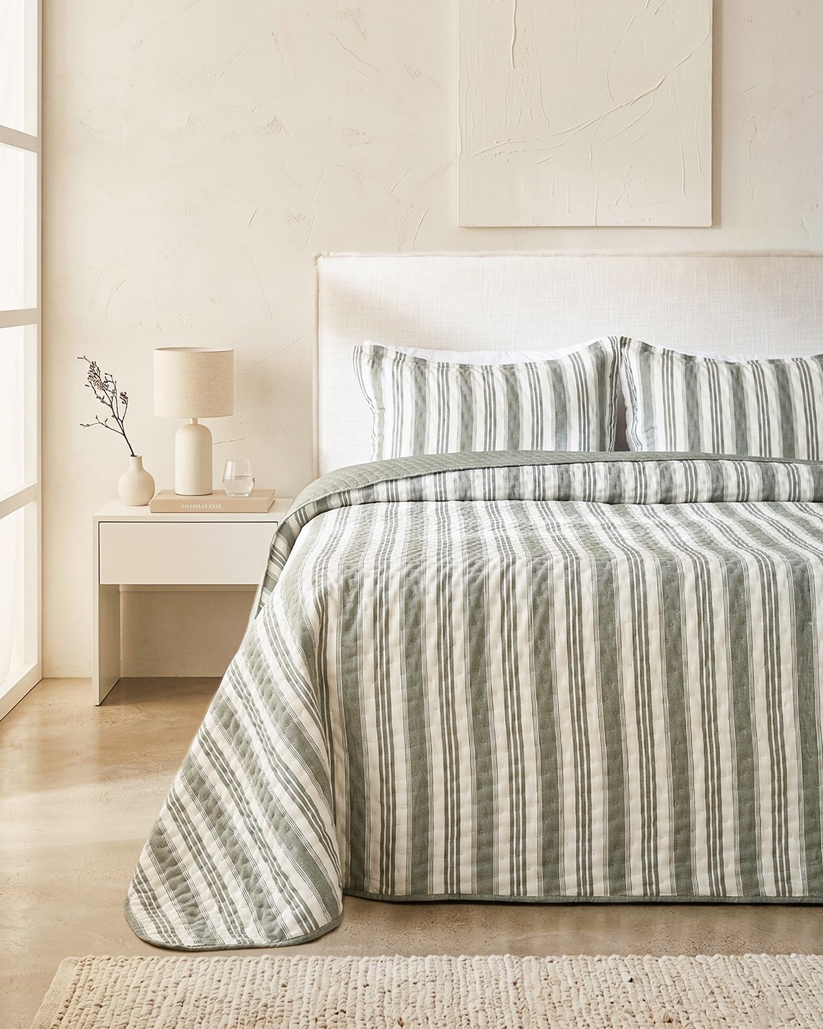 Pamuklu Kapitoneli Haki Renk Çizgi Desen Çift Kişilik Yatak Örtüsü Seti 1 Adet 250 x 230 / 2 Adet 50 x 70 cm