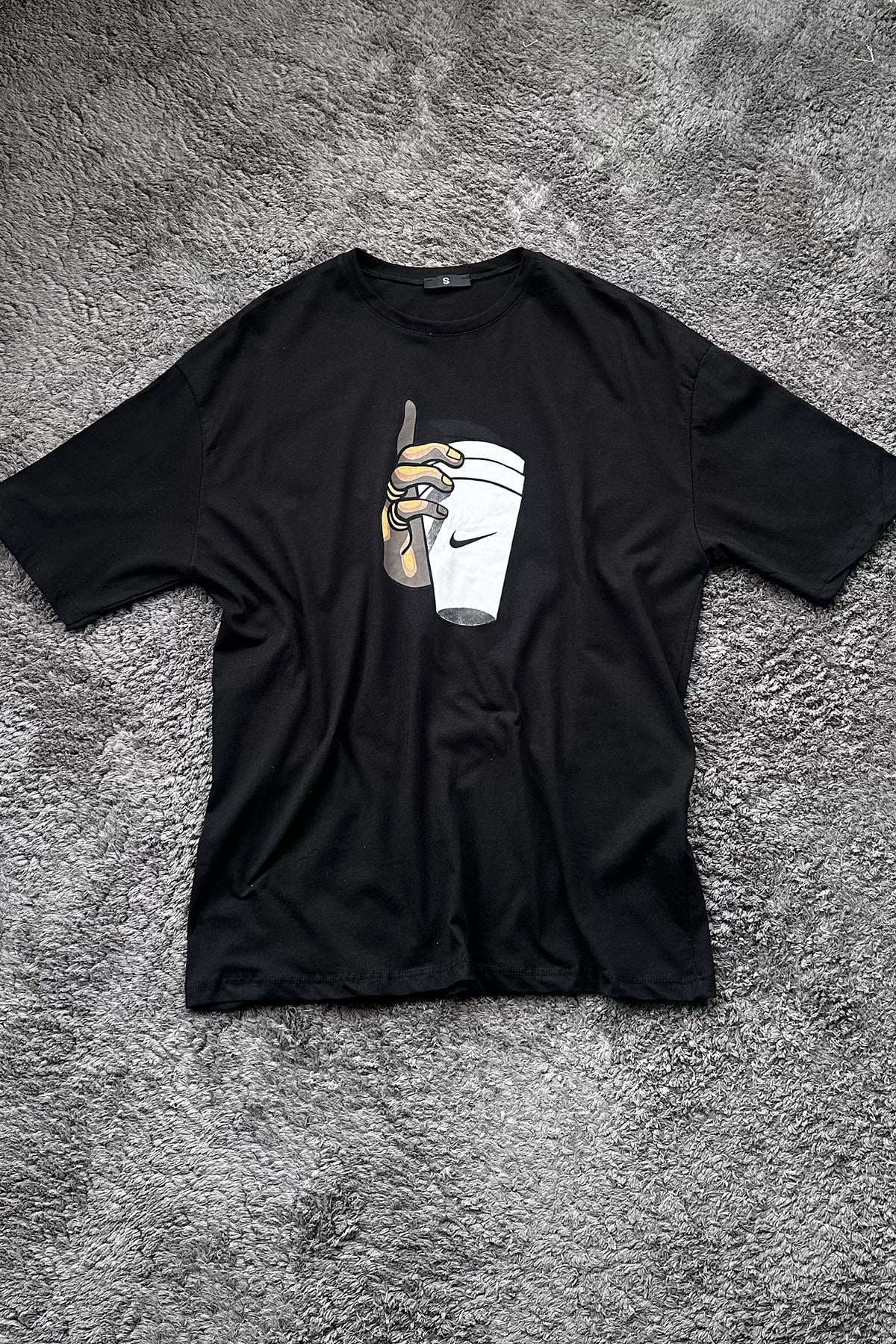 Kadın Amblemli Bardak Baskılı Tshirt - SİYAH