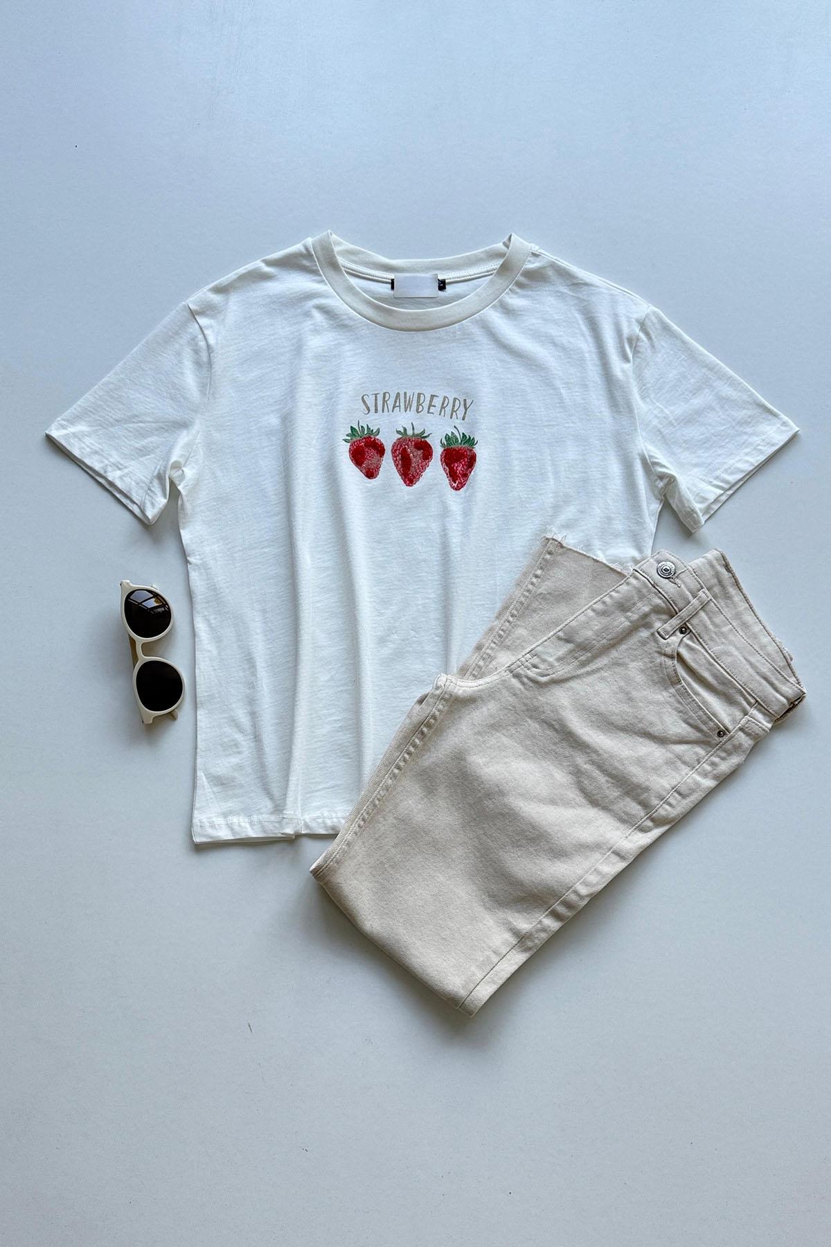 Kadın Çilek Aplike Baskılı Tshirt - EKRU