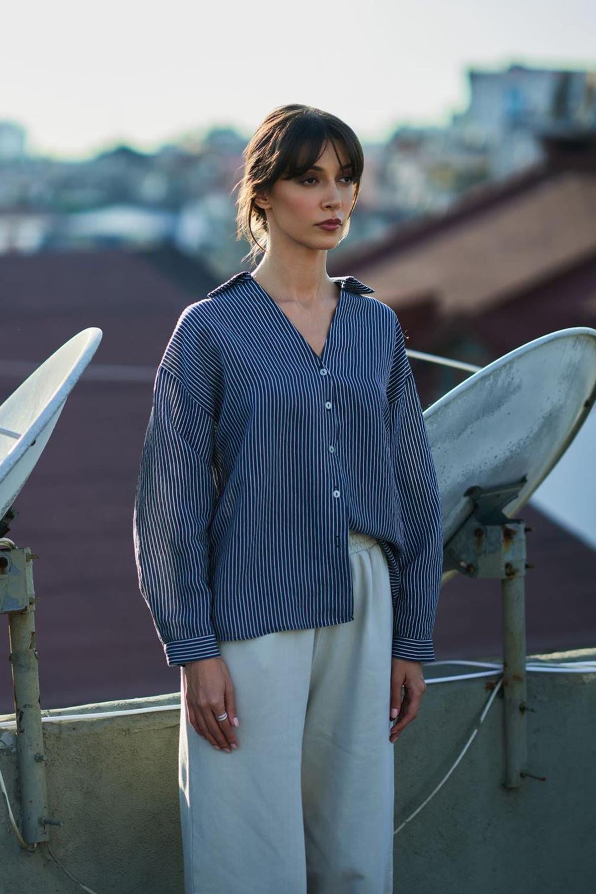 Kadın Çizgili Oversize Gömlek - BEYAZ LACİVERT