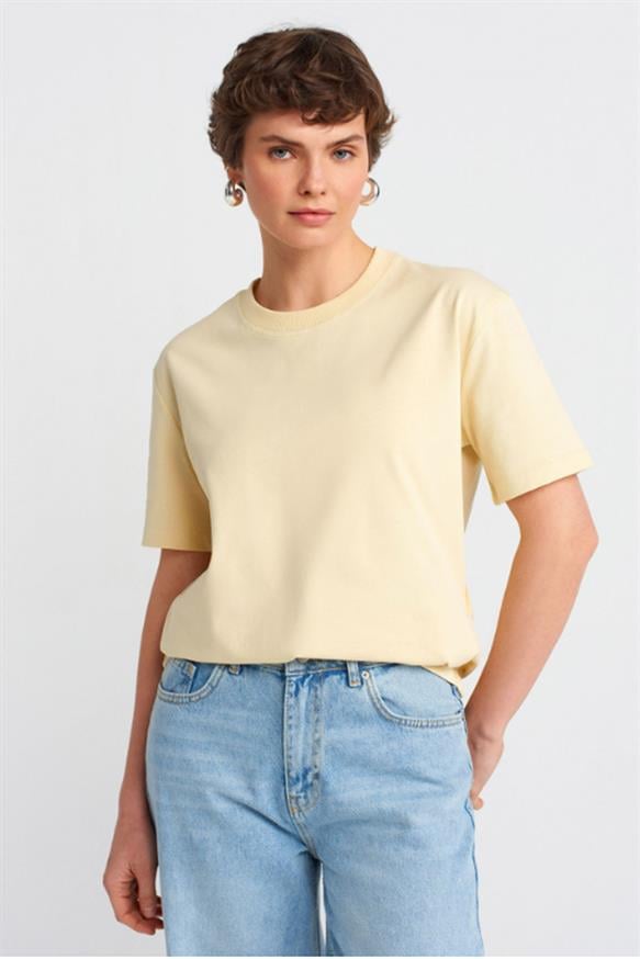 Kadın Dekoratif Dikişli Bisiklet Yaka Tshirt - AÇIK SARI