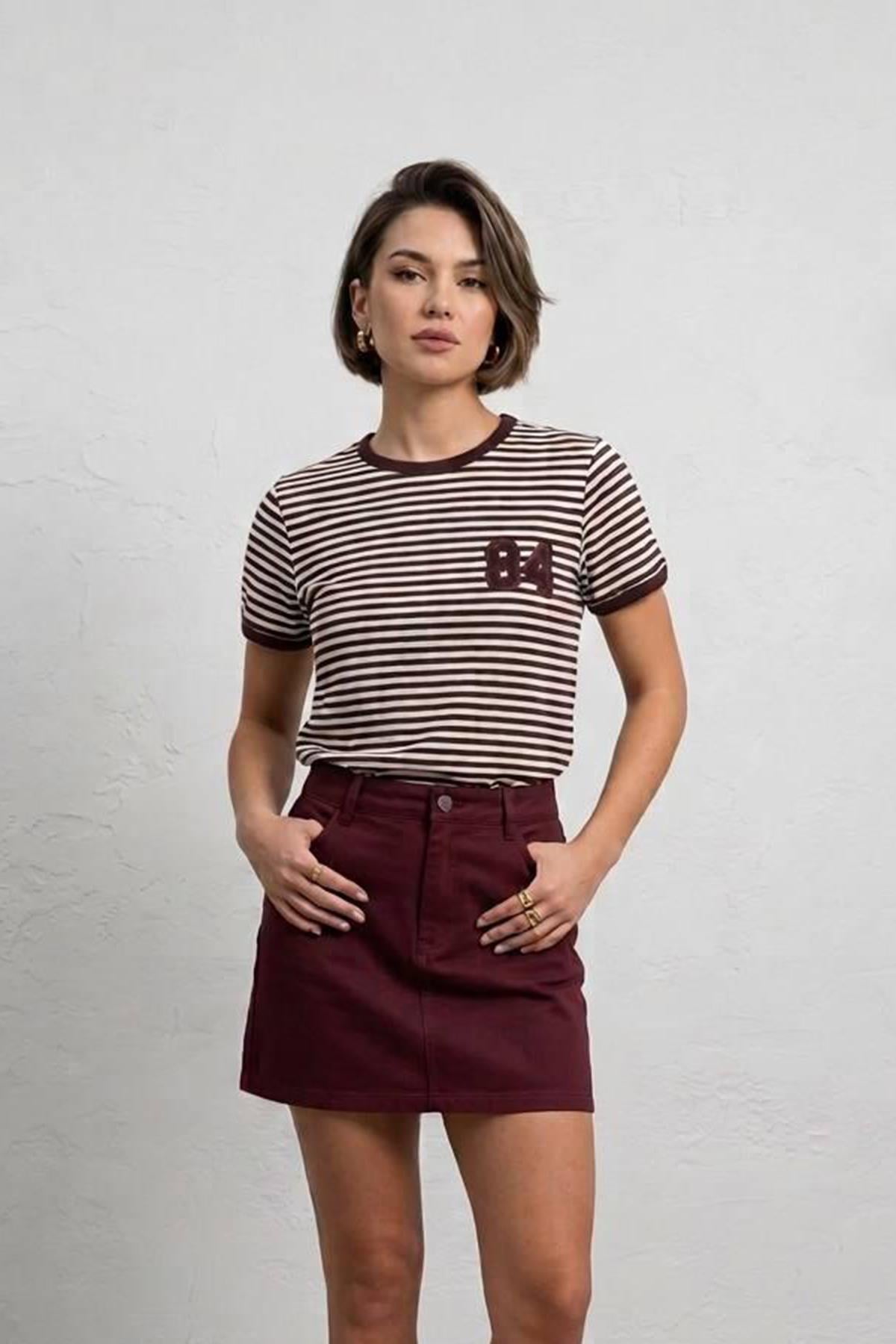 Kadın 84 Yazı Baskılı Çizgili Tshirt - KAHVE