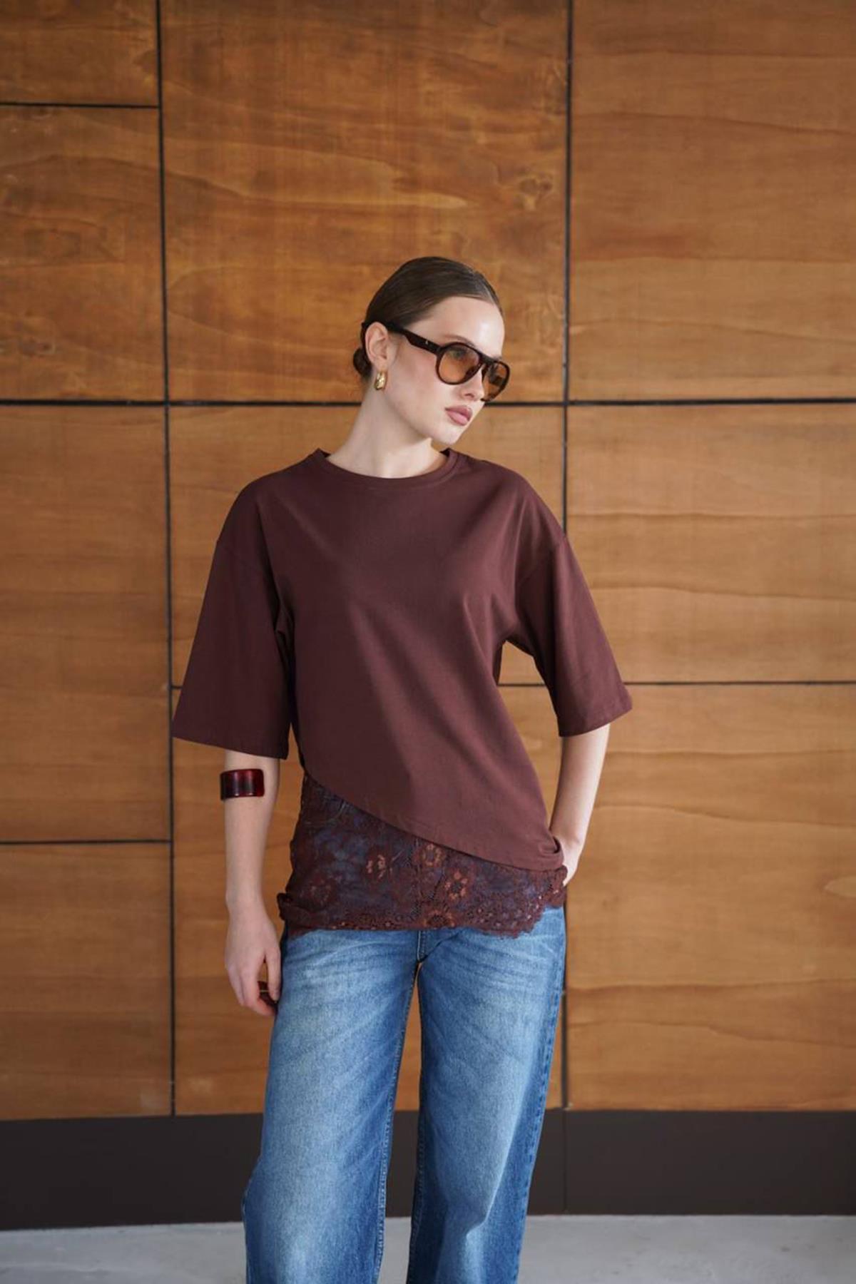 Kadın Altı Çapraz Dantel Parçalı Tshirt - KAHVE