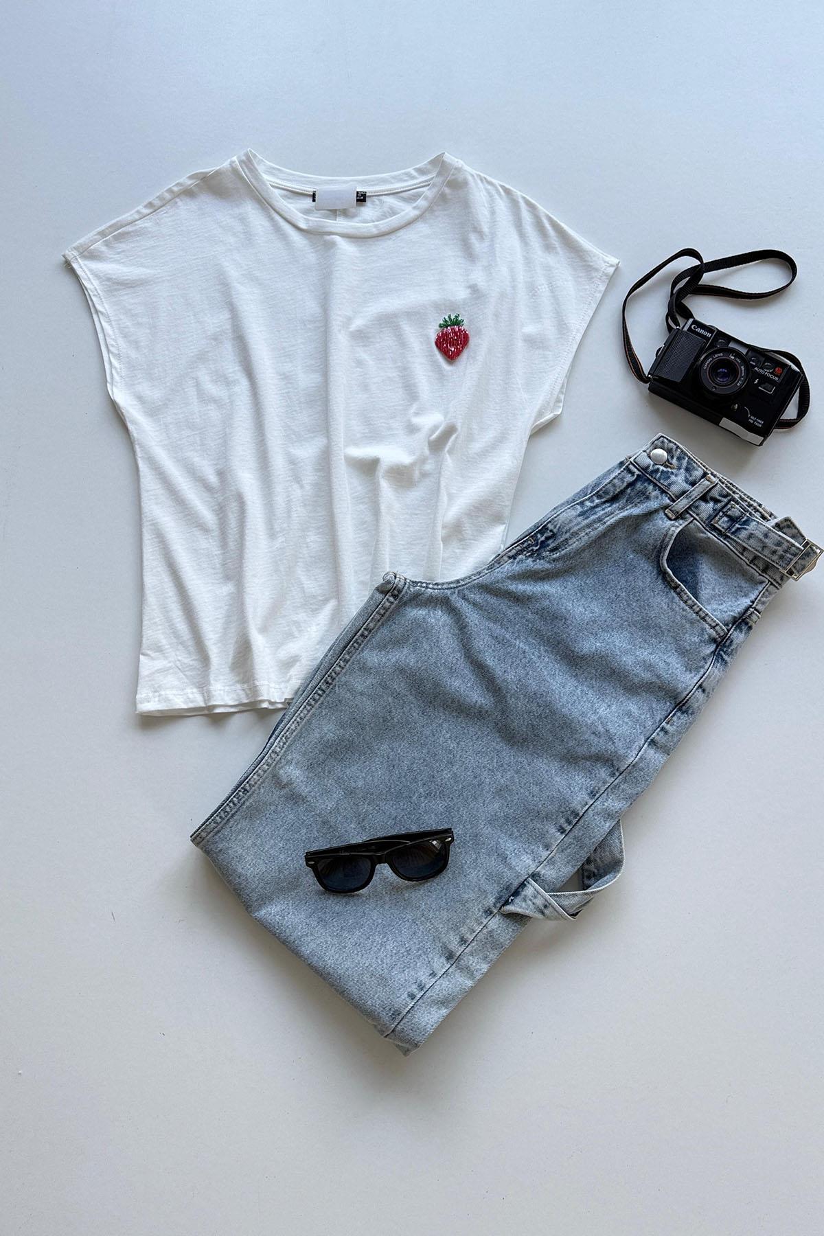 Kadın Aplike Çilek Detaylı Tshirt - EKRU