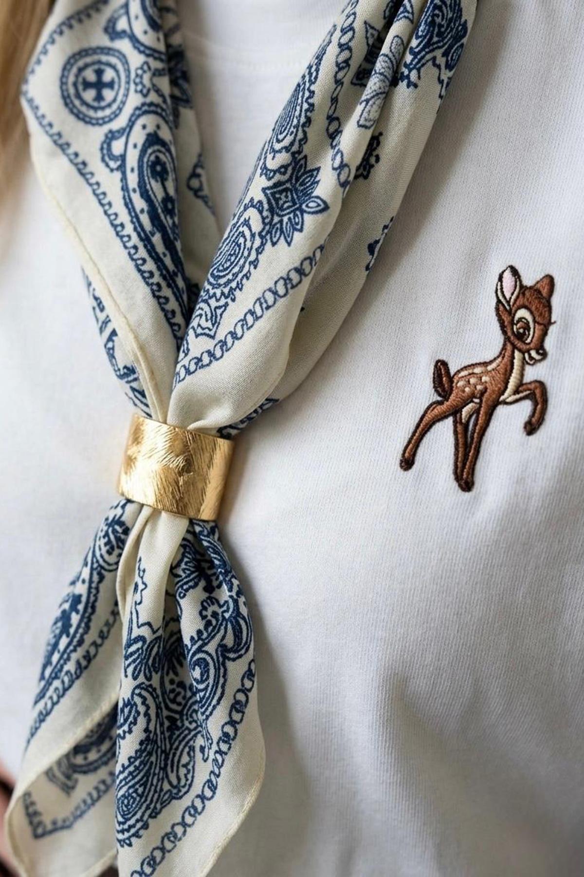 Kadın Fularlı Bambi Nakışı Tshirt - EKRU