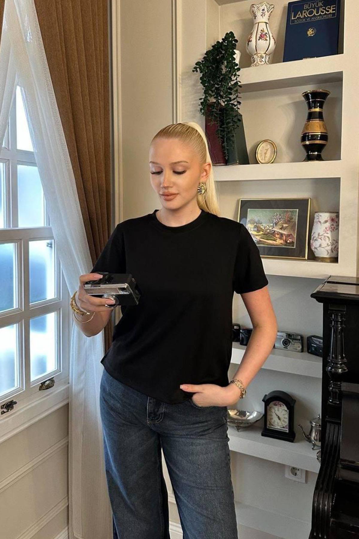 Kadın Yanları Yırtmaçlı Basic Tshirt - SİYAH