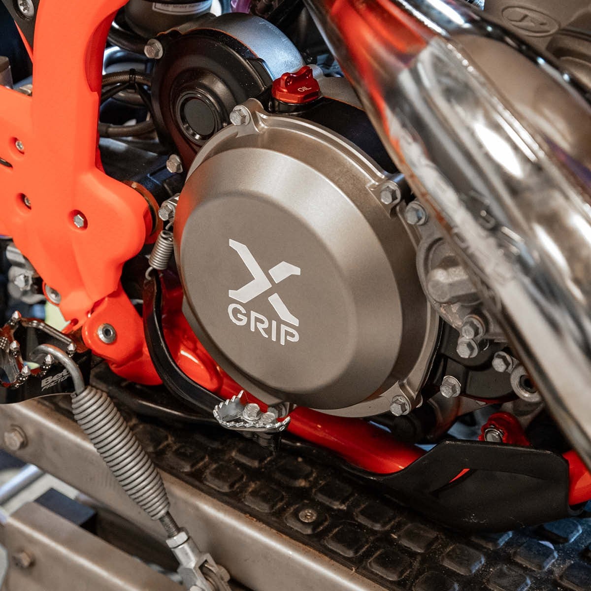 X-GRİP BETA RR/X-TRAINER DEBRİYAJ KAPAK 18-26