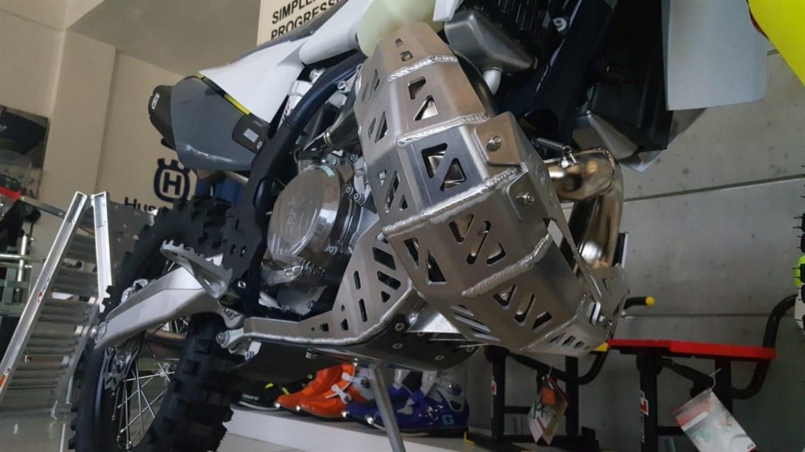 Husqvarna TE 300i Karter ve Salyangoz Koruma 18