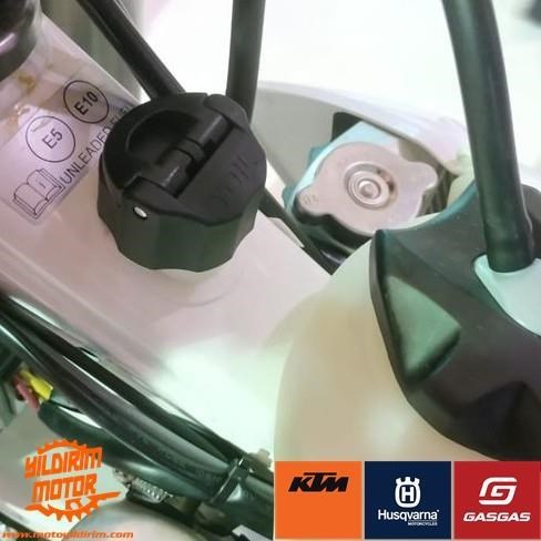 KTM 250/300 EXC YAĞ DEPO KAPAĞI 17-22