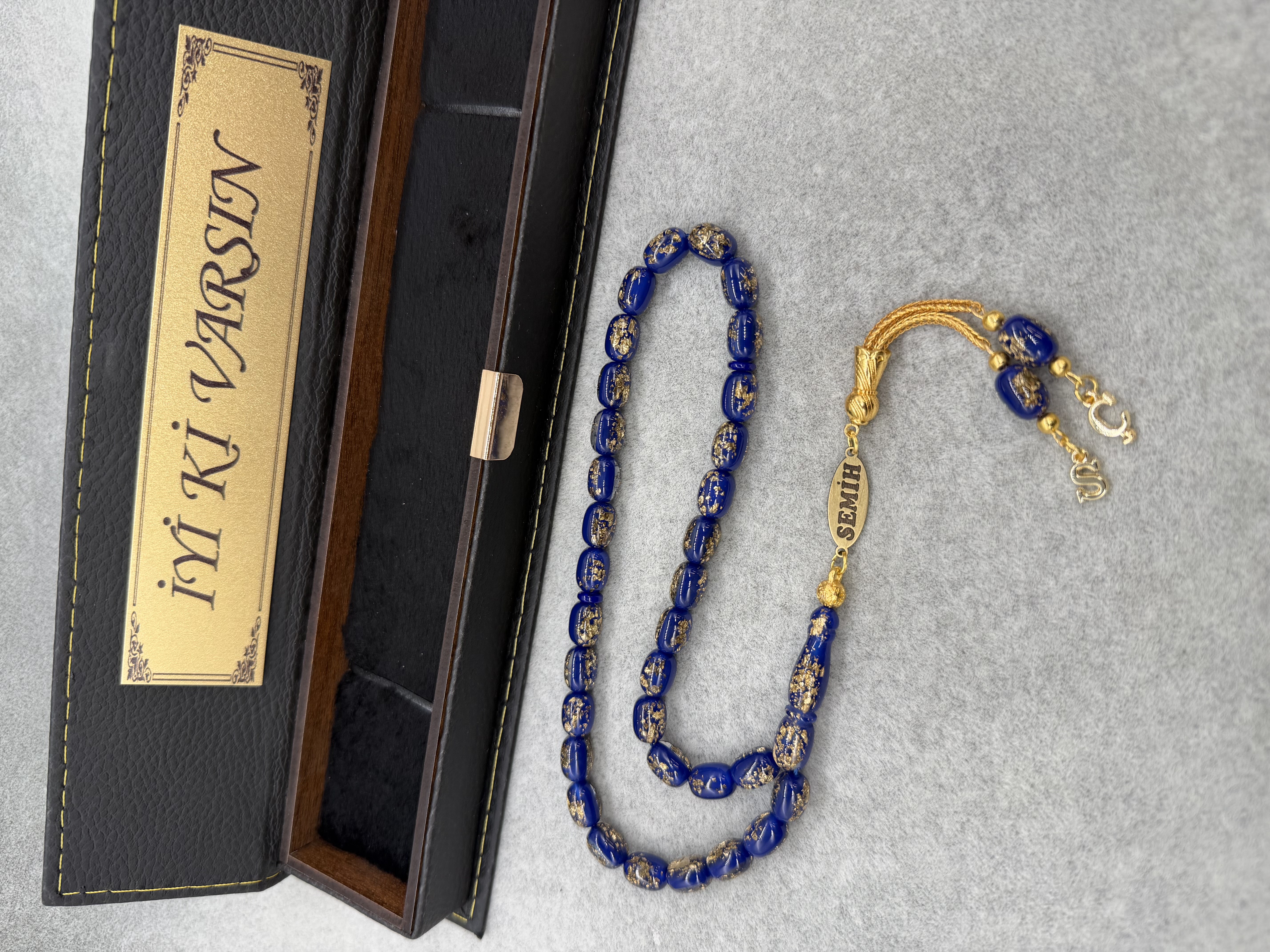 Altın Yaldız Parçacıklı Kişiye Özel İsimli, Harfli Püsküllü Golden RosaryTespih + İSİMLİ KUTU