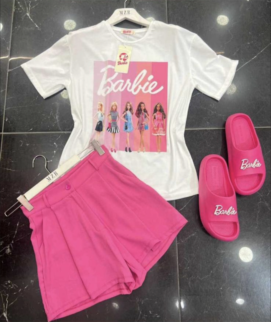 Beş Barbie Figür Baskılı T-shırt BEYAZ