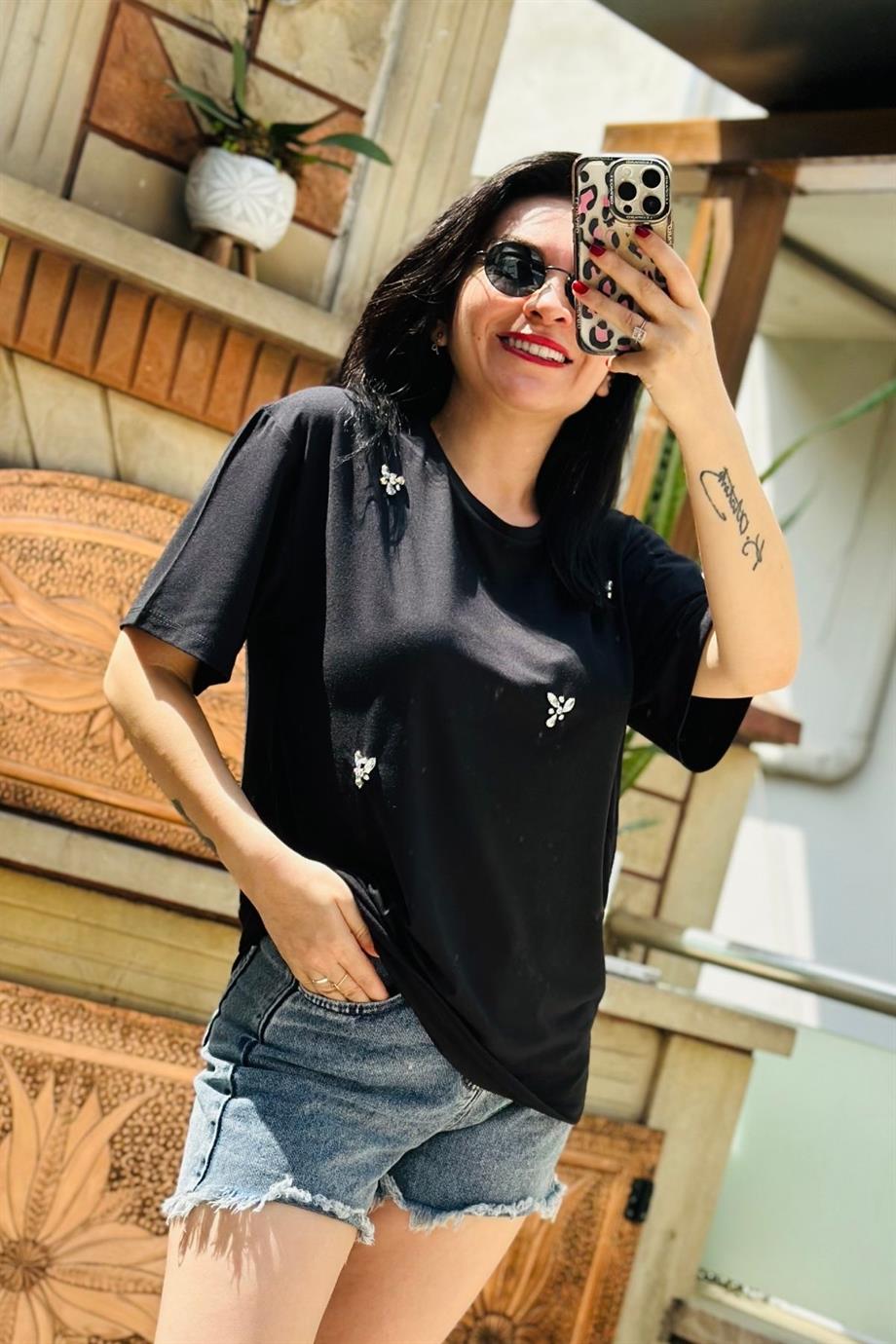Bisiklet Yaka Büyük Taş Süslemeli Tshirt SİYAH