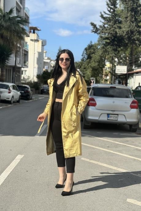 Parlak Kumaş Kemer Detaylı Uzun Trençkot GOLD