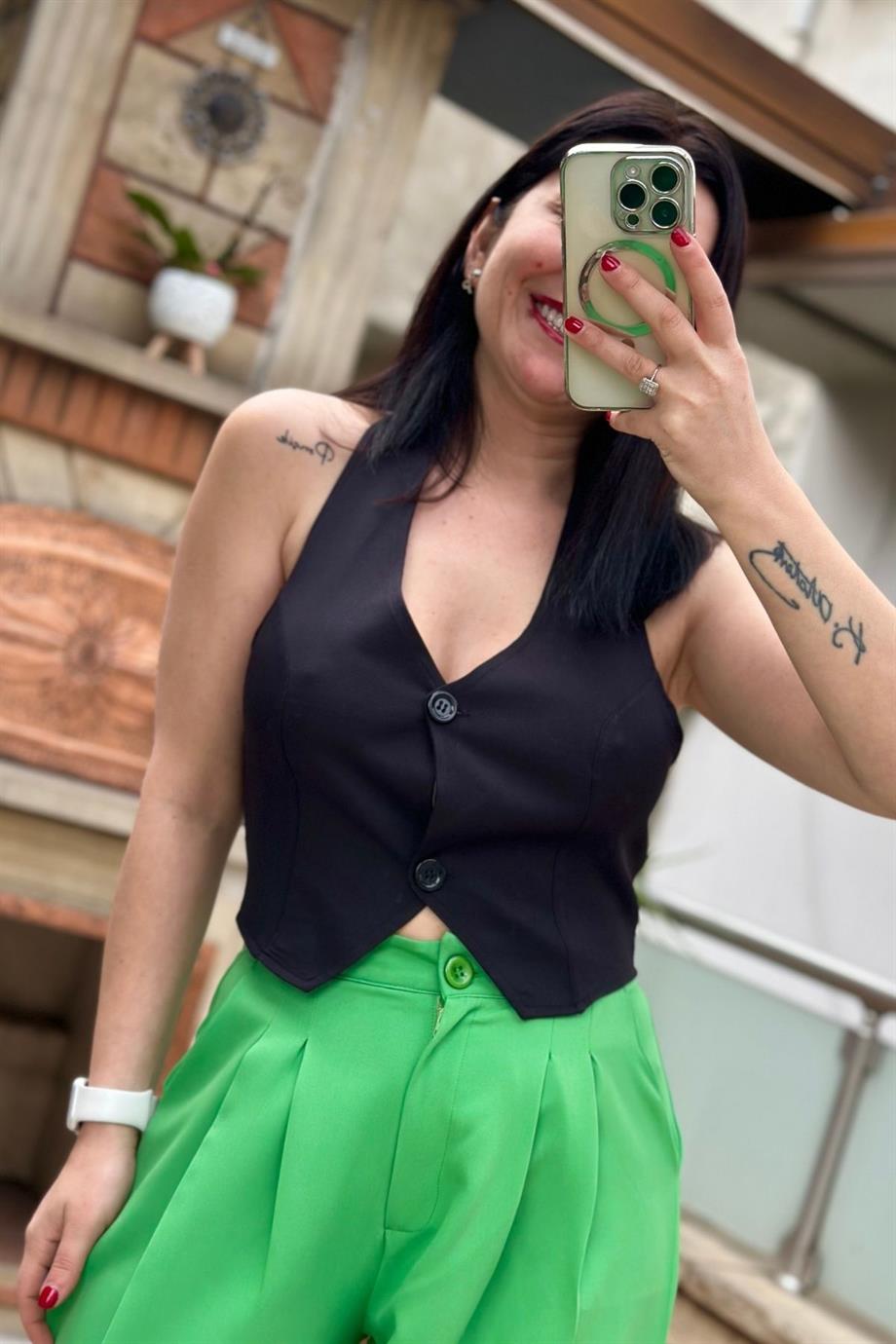 Boydan Askılı İki Düğmeli Atlas Crop Yelek SİYAH