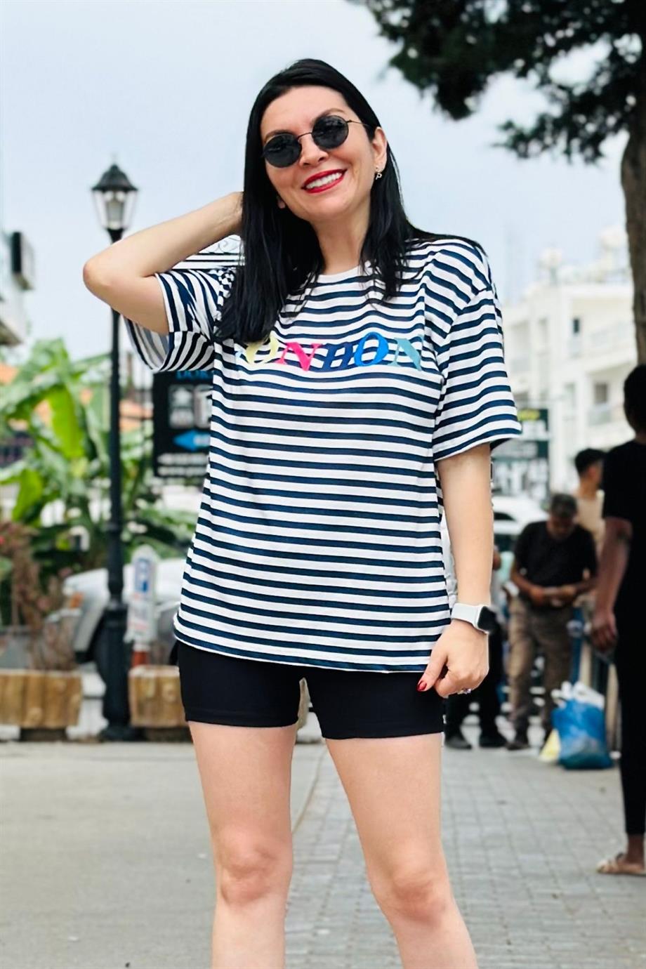 Bisiklet Yaka Çizgili London Yazı Baskılı Tshirt LACİVERT