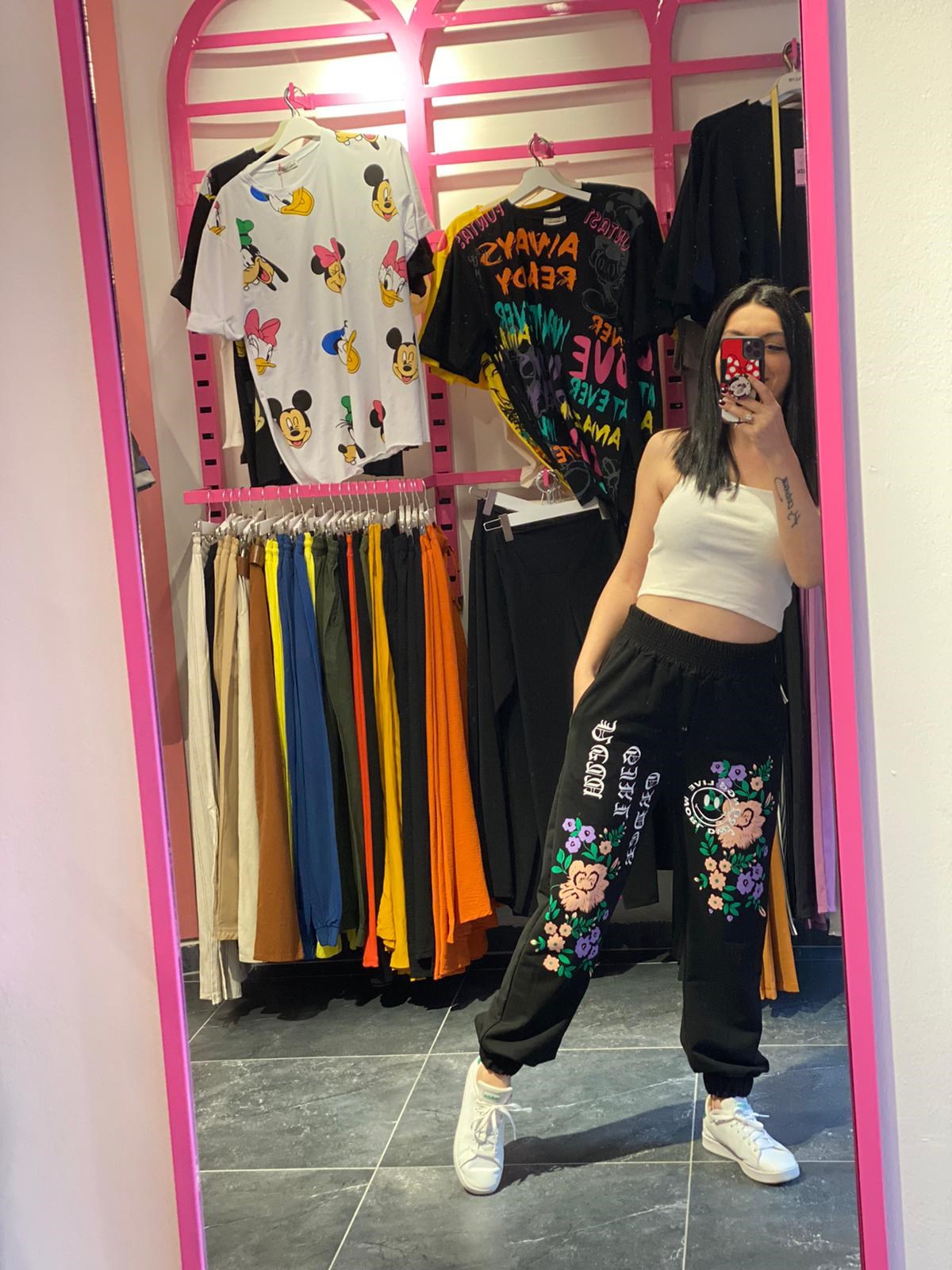 Bershka Model Çiçek Desenli Siyah Eşofman