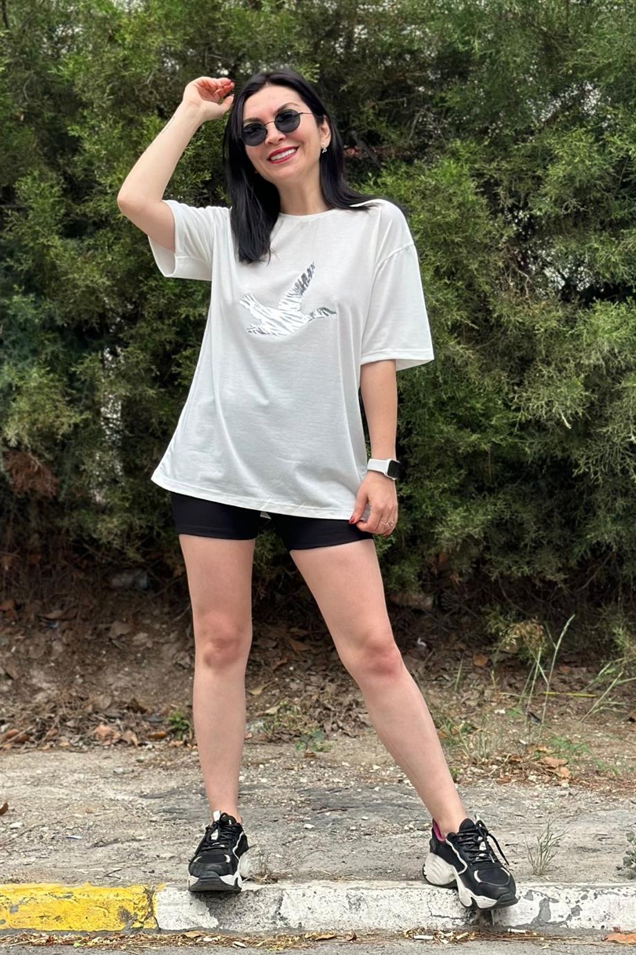 Bisiklet Yaka Simli Parlak Kuş Baskılı Tshirt GRİ