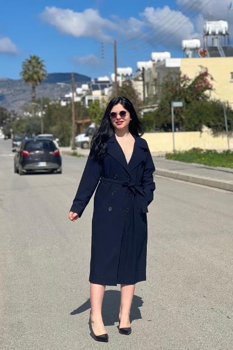 Önü Düğmeli Yanları Cepli  Trençkot