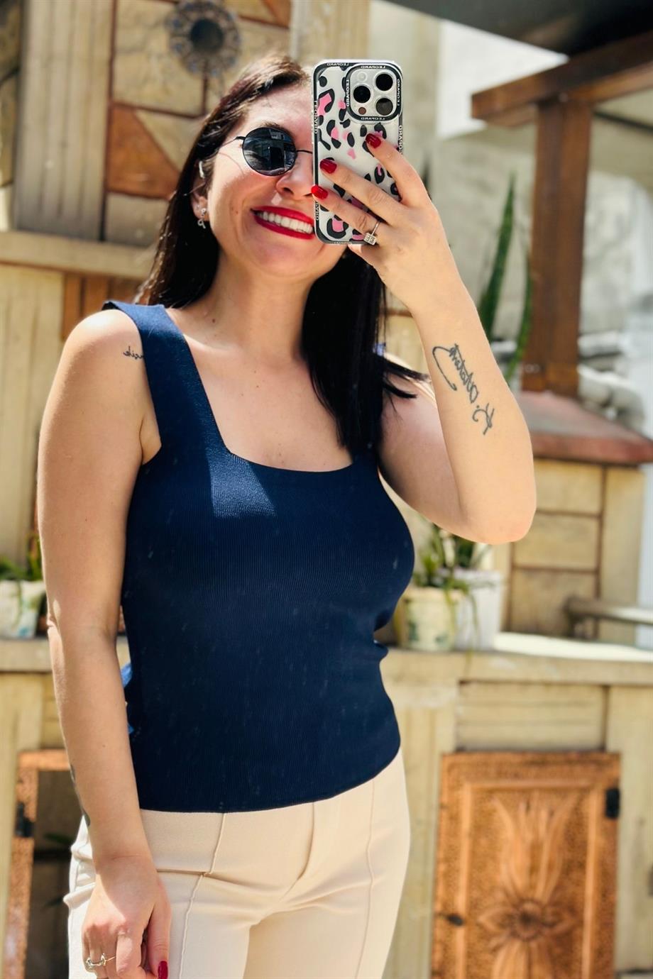 Kalın Askılı Kare Yaka Triko Crop Bluz LACİVERT